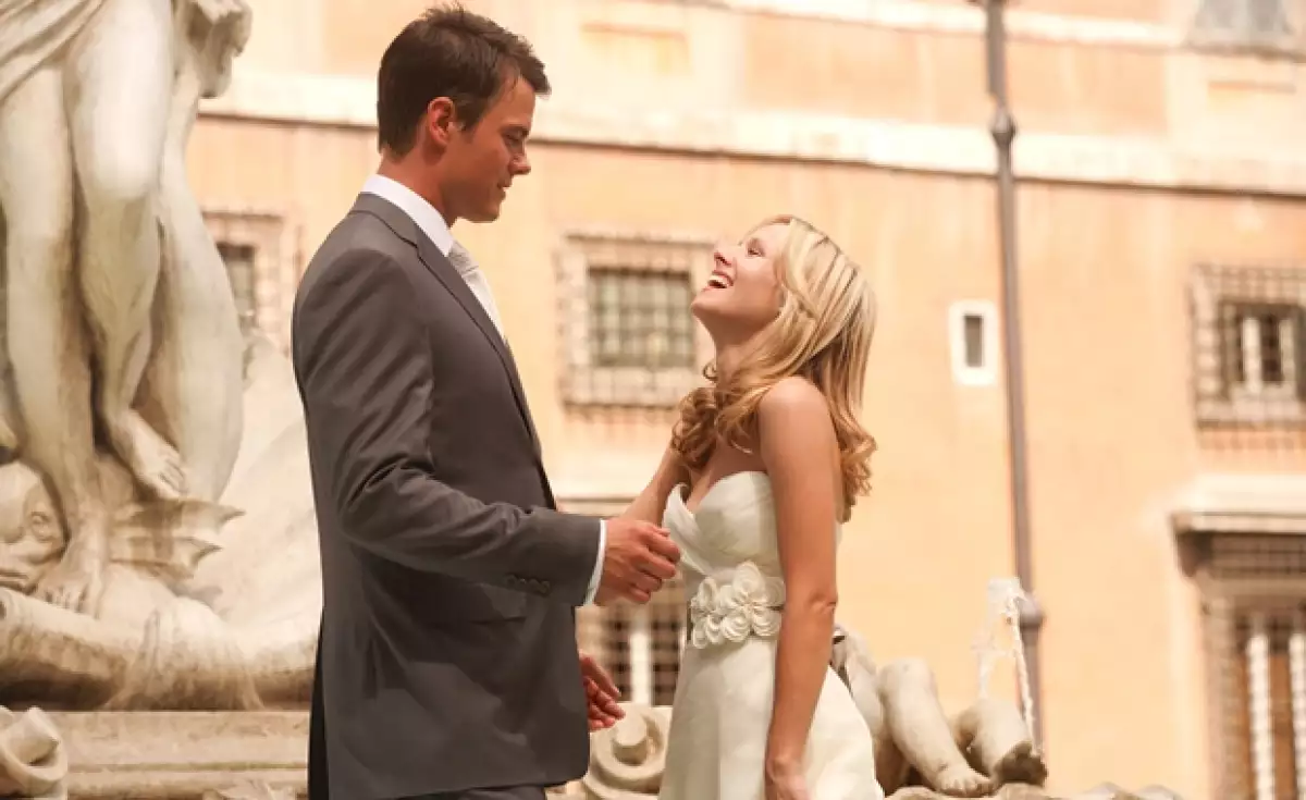 La película protagonizada por Kristen Bell y Josh Duhamel llega hoy a las pantallas mexicanas. Checa el trailer aquí.