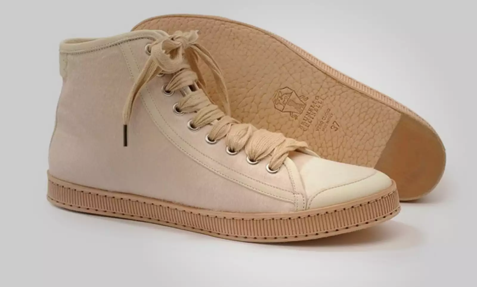 Estos accesorios y otros ya están disponibles en las boutiques de Cucinelli en la República Mexicana.