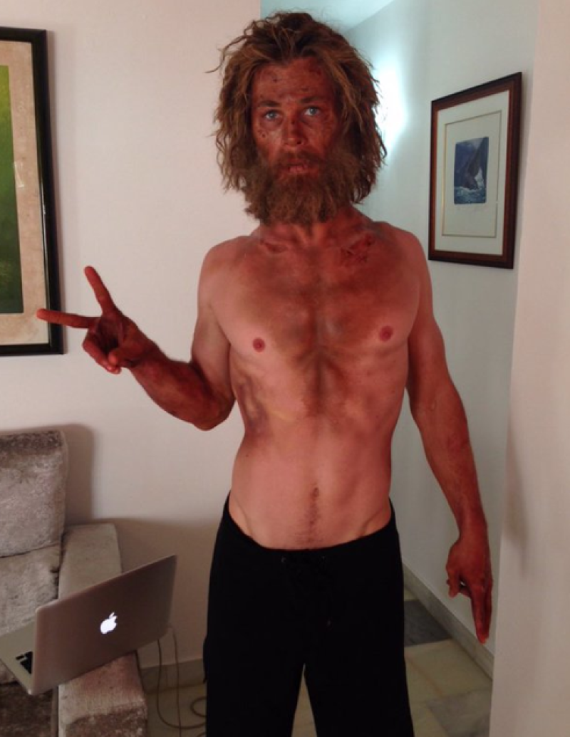 Así de flaco se ve Chris Hemsworth después de someterse a una rigurosa dieta.
