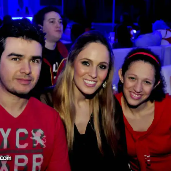 Fabricio Flores con Andrea y Mariel Vidal