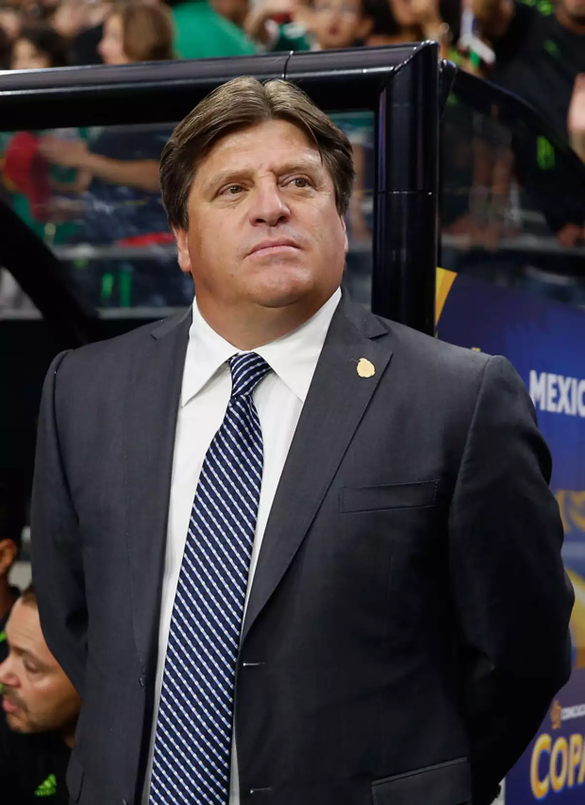 De acuerdo con la columna "Barra brava" del El Universal, ahora que el entrenador estará al frente de los Xolos de Tijuana, ha pedido que el comentarista no narre los partidos del equipo.