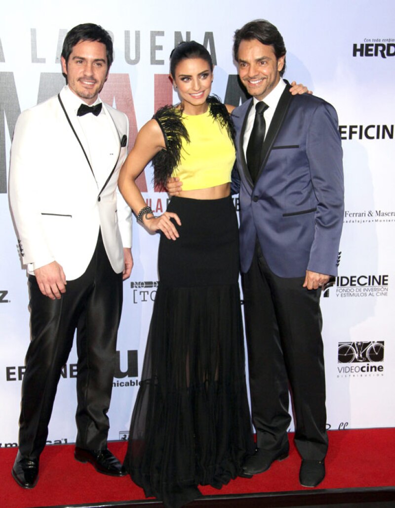 Los tres famosos lucieron guapos y elegantes a su paso por la red carpet de la película "A la Mala".