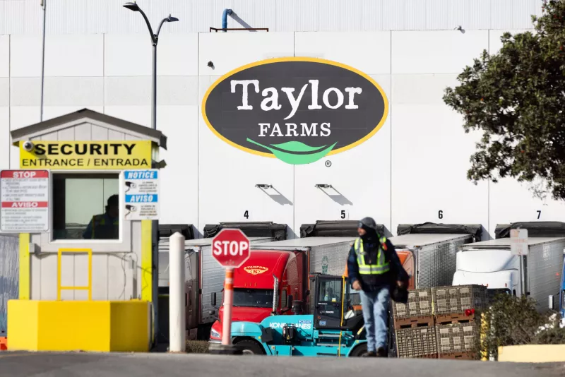 ¿Quién es el dueño Taylor Farms, la empresa de lechuga vinculada por EU al brote de diarrea explosiva?