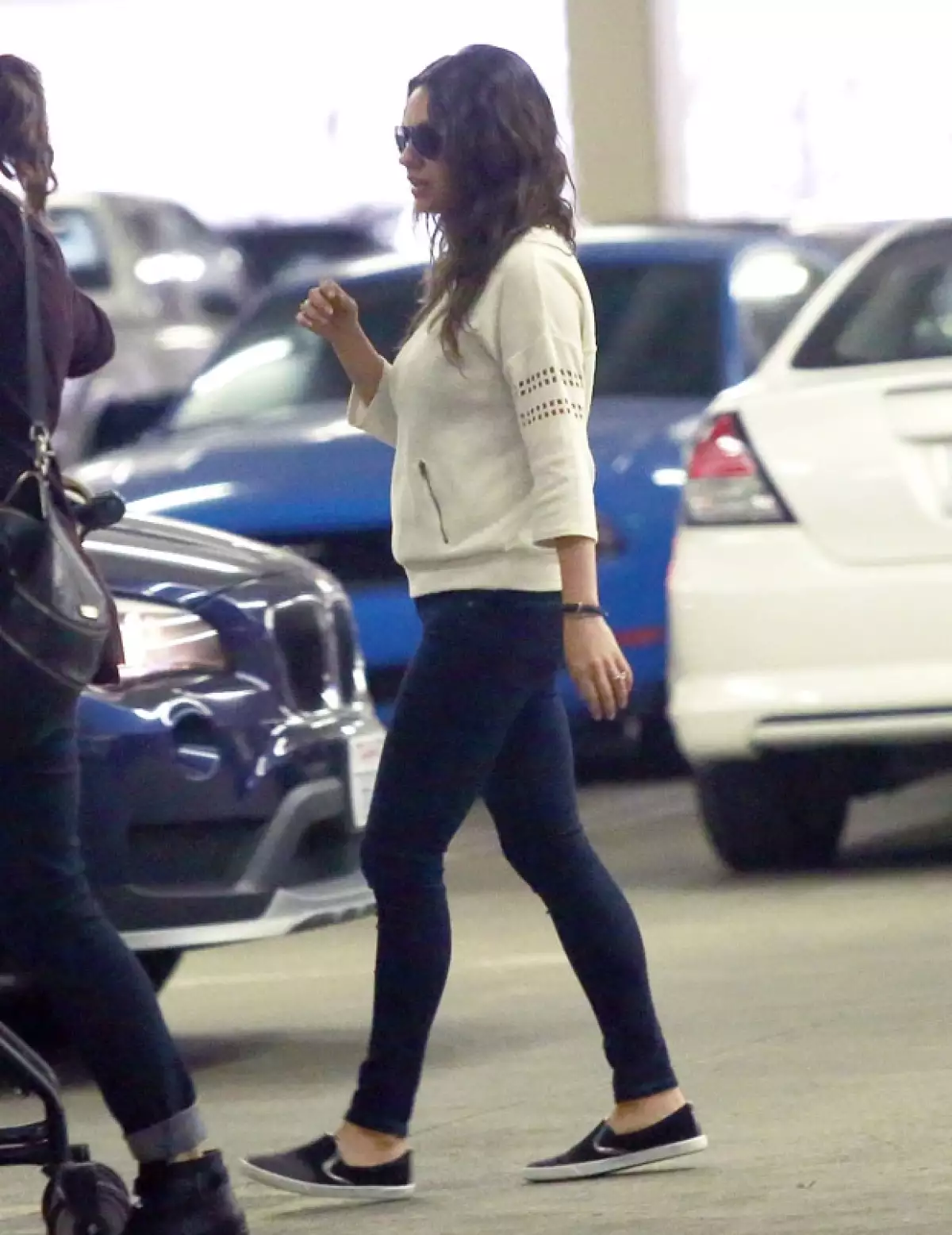 Así se dejó ver Mila por las calles de Studio City.