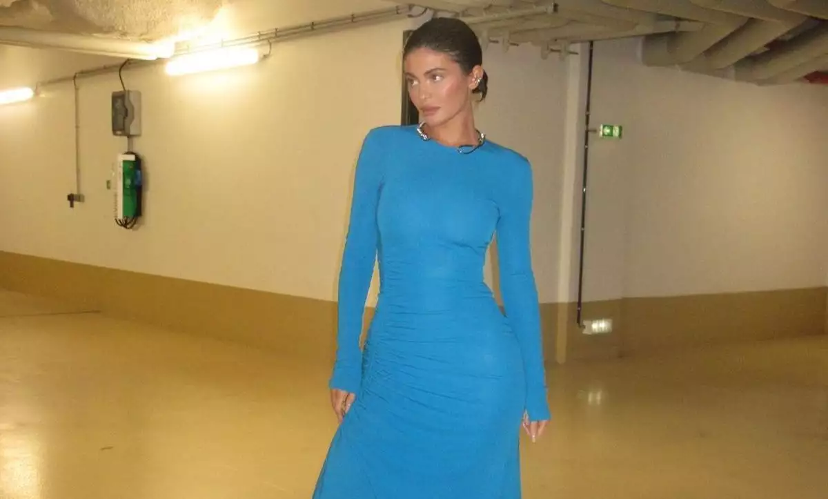 kylie-jenner-collar-givenchy.jpg
