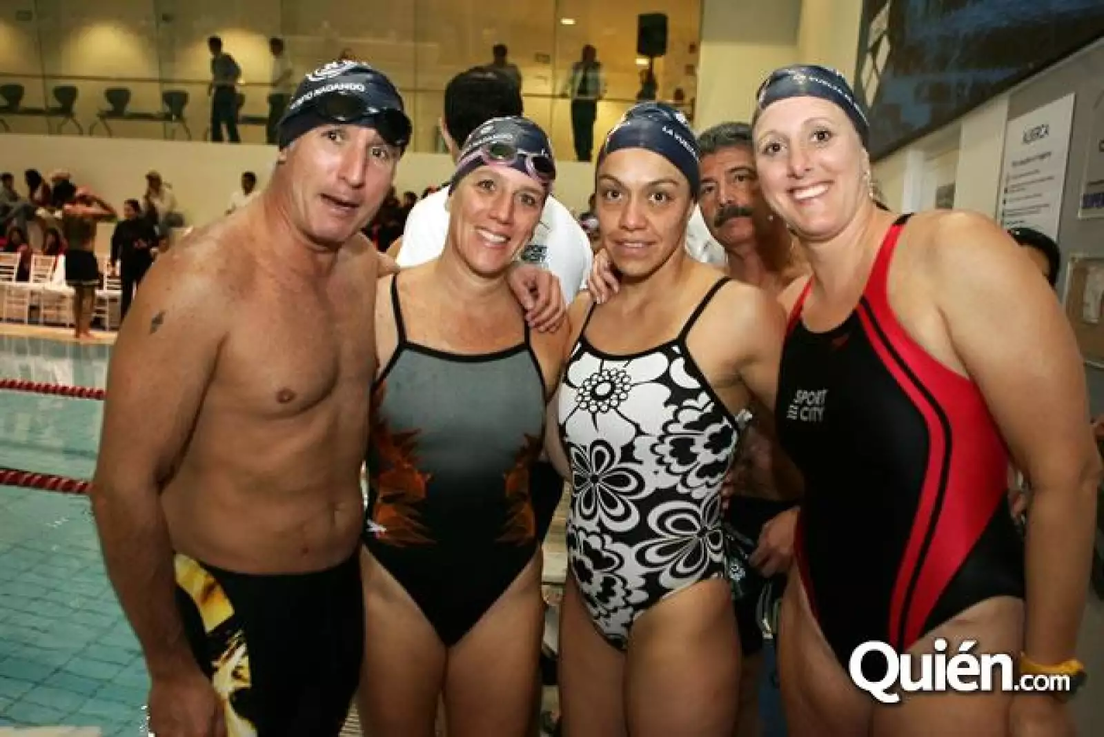 La Vuelta al  Mundo Nadando