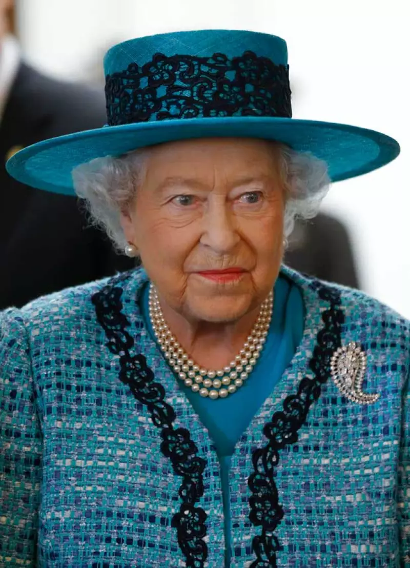 La reina Isabel II de Inglaterra a través de su página oficial, dio a conocer que buscaba un nuevo chofer, a quien le pagaría una considerable suma.