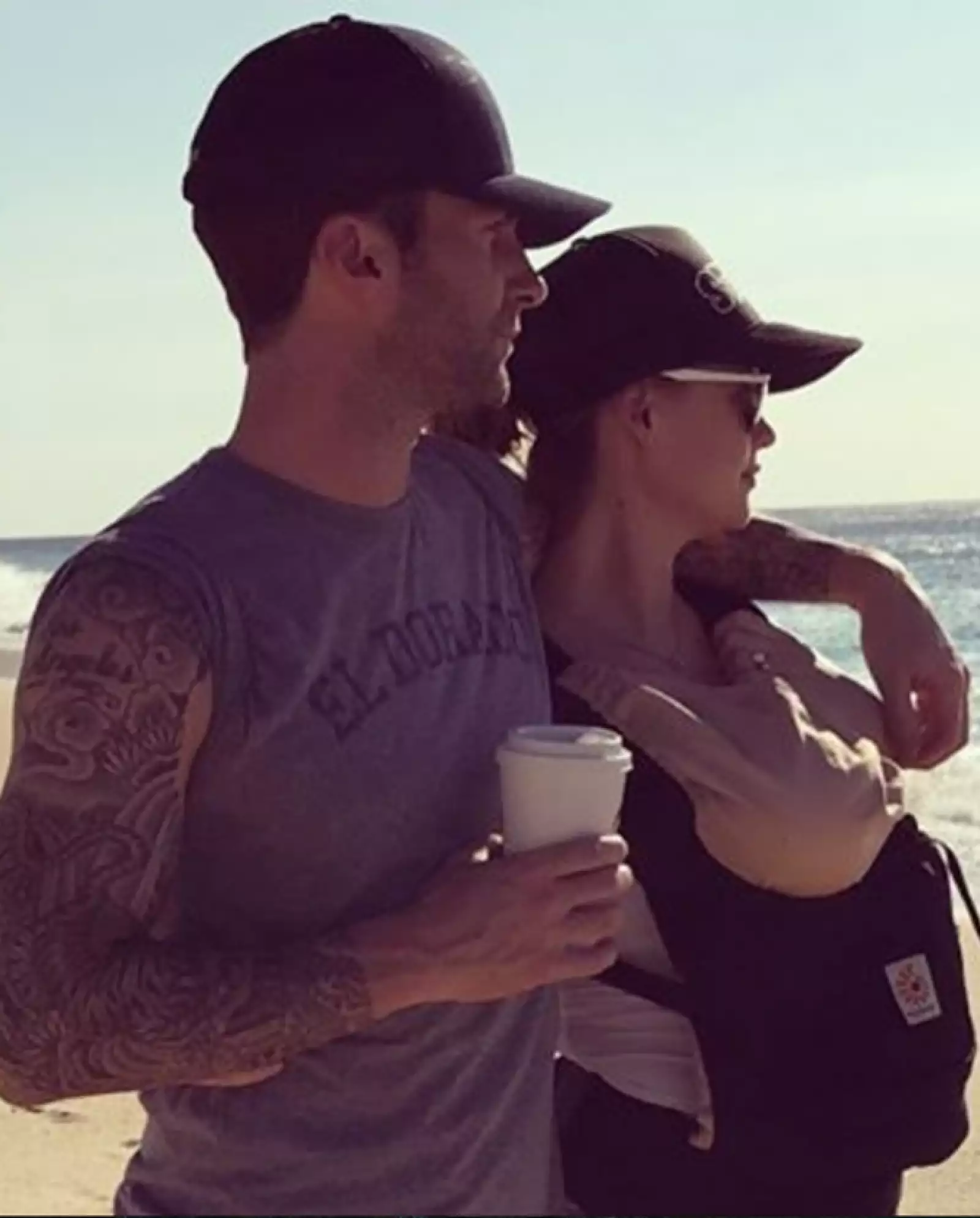 Adam, Behati y Dusty Levine