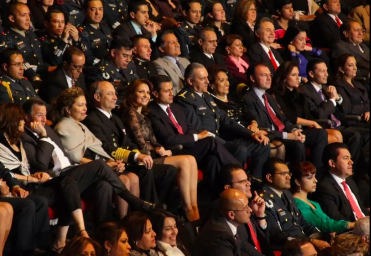 Angélica Rivera, Enrique Peña Nieto, Salvador Cienfuegos, Luis Videgaray y Claudia Ruiz Massieu