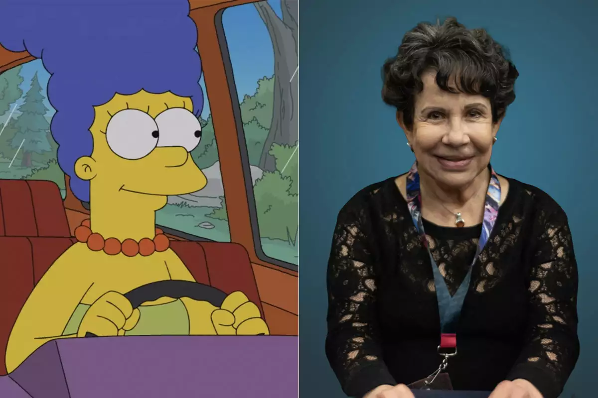 Marge Simpson y la actriz de doblaje Nancy Mackenzie, quien le dio voz en la versión latinoamericana
