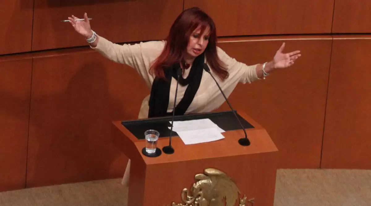 Senadora con licencia 