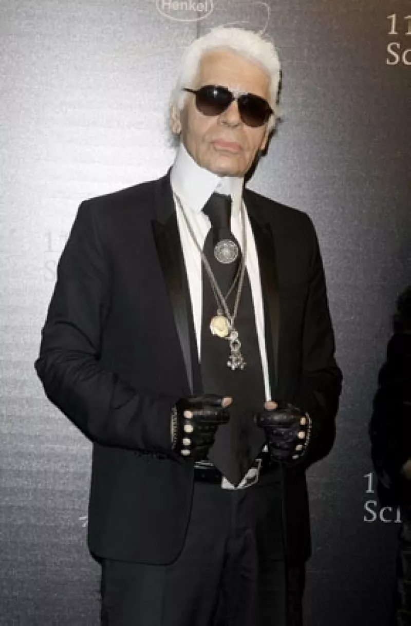 'V Magazine' eligió a la cantante para ser la portada de su `Rebel Issue´ de otoño, en el que se publicarán fotos muy hot de Miley, tomadas especialmente por el diseñador y fotógrafo alemán.