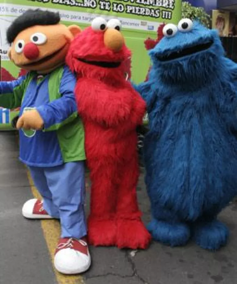 Los anuncios, que comenzaron a transmitirse el miércoles por Televisa, exhortan a los niños a decirle a sus padres si se sienten enfermos, a no ir a la escuela ni salir de casa.