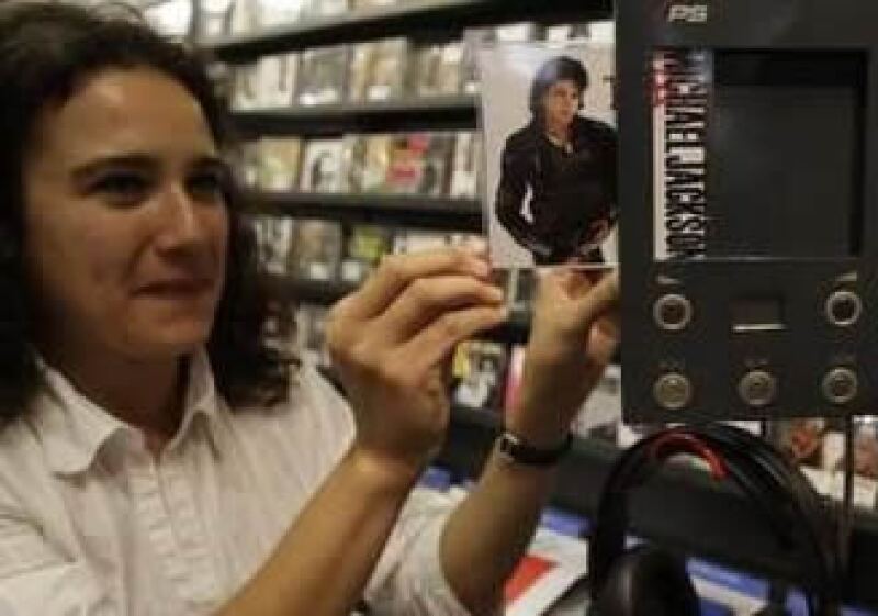 La muerte de Jackson impulsó sus ventas, entre los cuales hubo 13 álbums que llegaron al número uno. (Foto: Reuters)