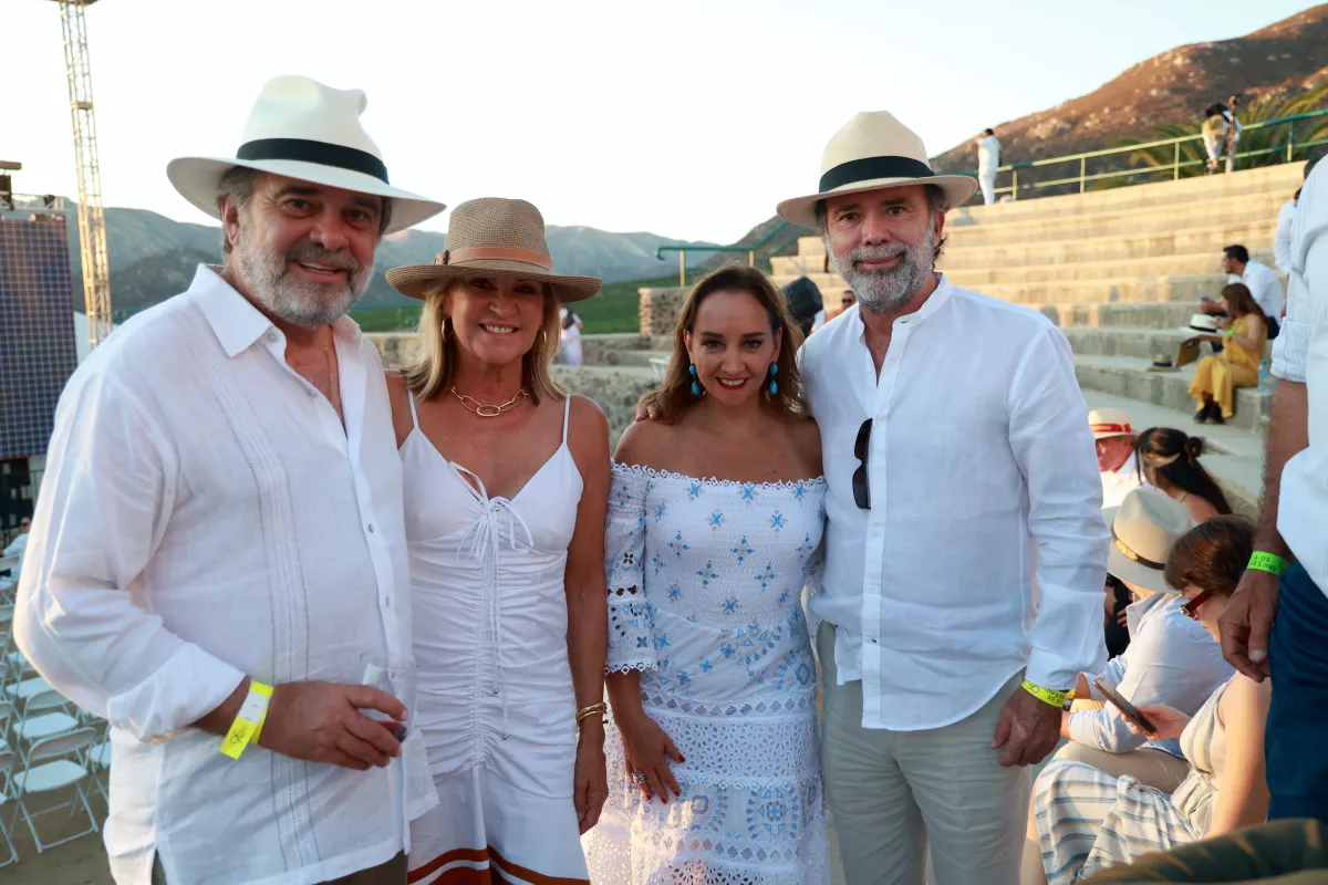 Alejandro y Brigitte de la Vega, Claudia Ruiz Massieu Salinas y 