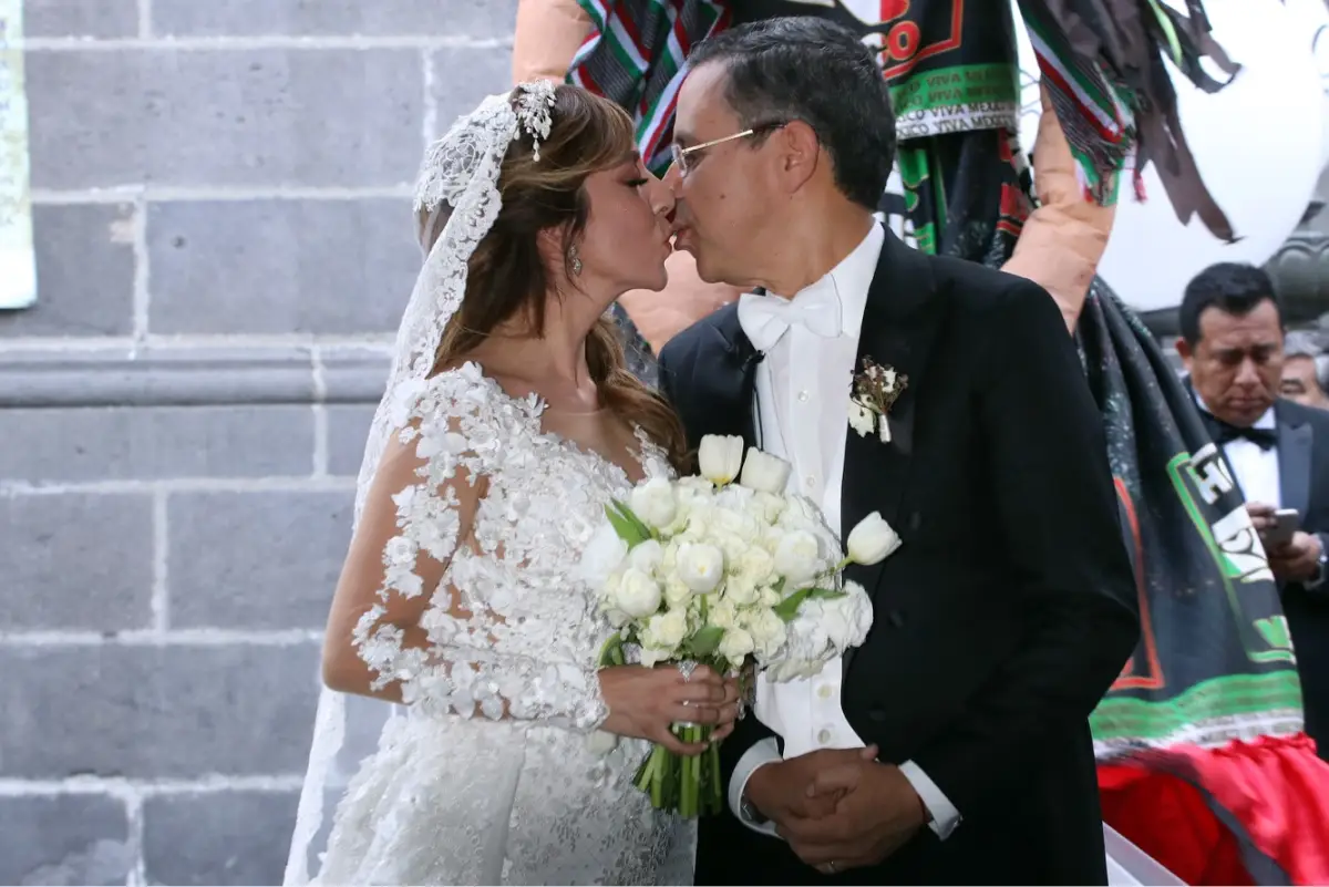 La boda del colaborador de AMLO César Yáñez y la empresaria Dulce Silva generó una fuerte polémica ante el discurso de austeridad del presidente electo.
