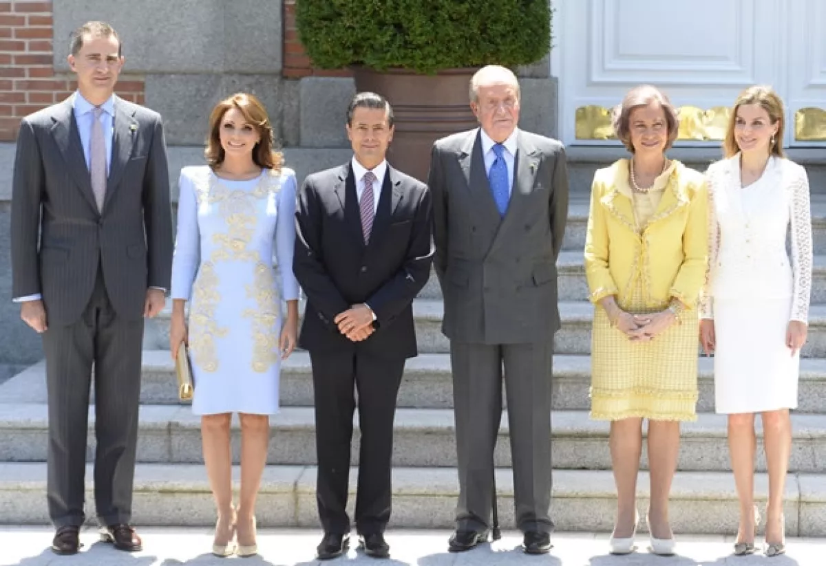 Enrique Peña Nieto y Angélica Rivera recibieron condecoraciones por parte de los Reyes.