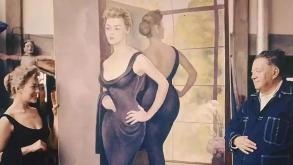 Foto de Silvia Pinal junto a Diego Rivera y el cuadro que el artista pintó de ella