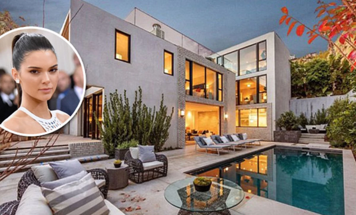 La modelo compró la casa de Emily Blunt y su esposo en Hollywood, pues ellos planean mudarse a la costa este.
