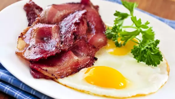 Comer un huevo al día puede reducir el riesgo de una enfermedad en el corazón.
