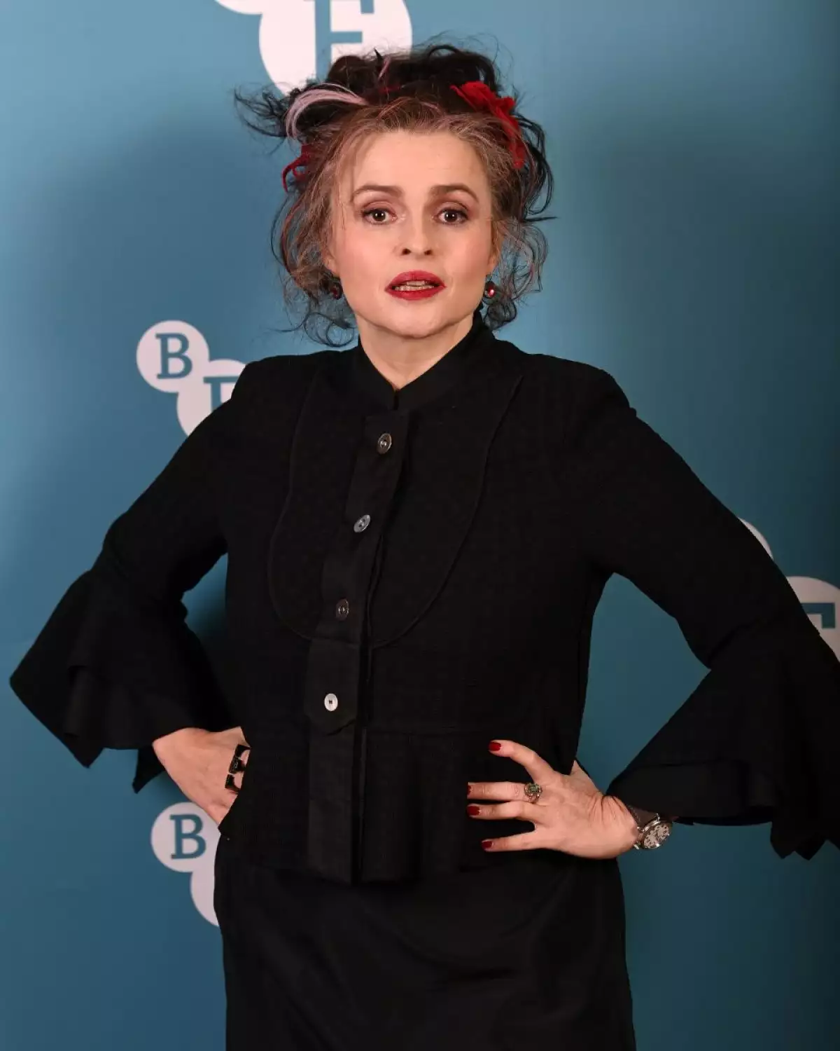 Helena Bonham Carter dice que 'The Crown' debería terminar ya