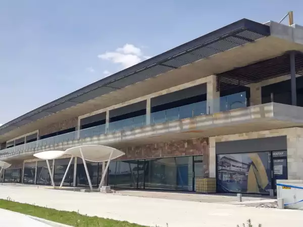 Locales comerciales en Ciudad Modelo Audi