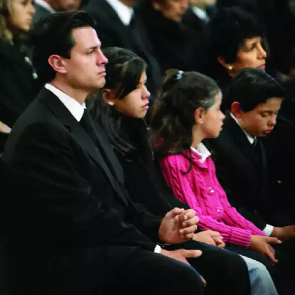 `Se me ha complicado porque la que ordenaba y era más firme en la educación de mis hijos era su mamá. Ahora a mí me toca jugar los dos papeles´, nos contó Peña Nieto luego de la muerte de su esposa.