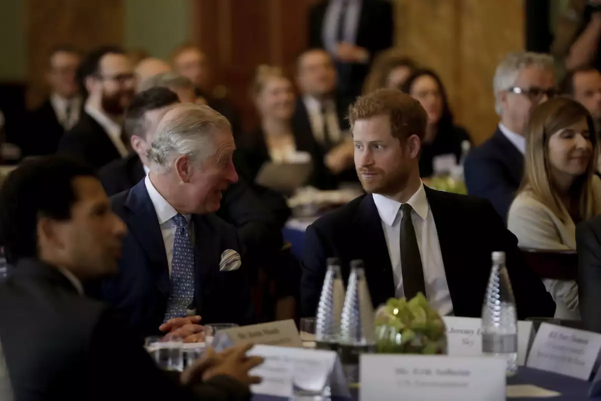 Príncipe Harry y rey Carlos III