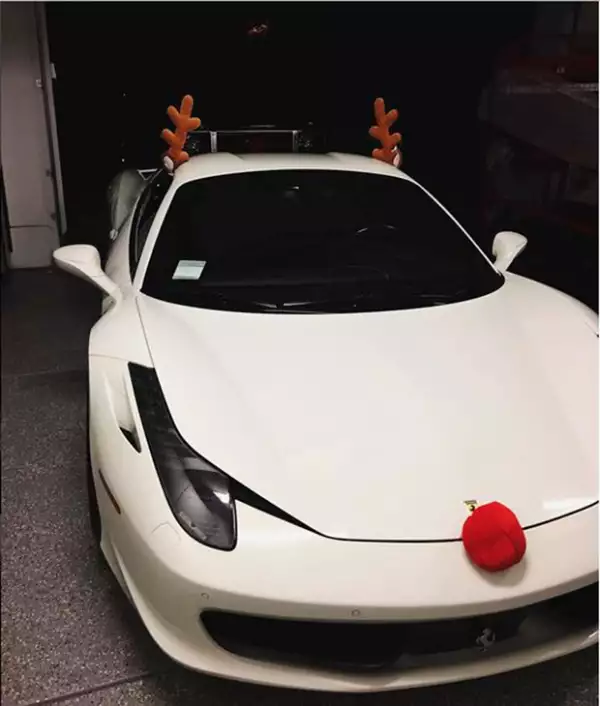 Así se ve el Ferrari de Kylie Jenner, ad hoc a la temporada.