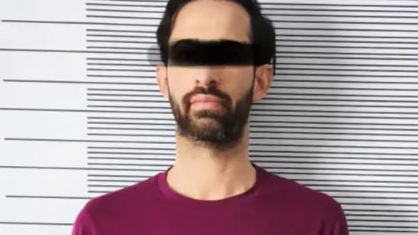 En la imagen se ve Don Flaco detenido. 