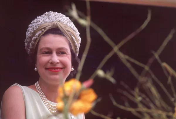 isabel-ii-gira-india-1966