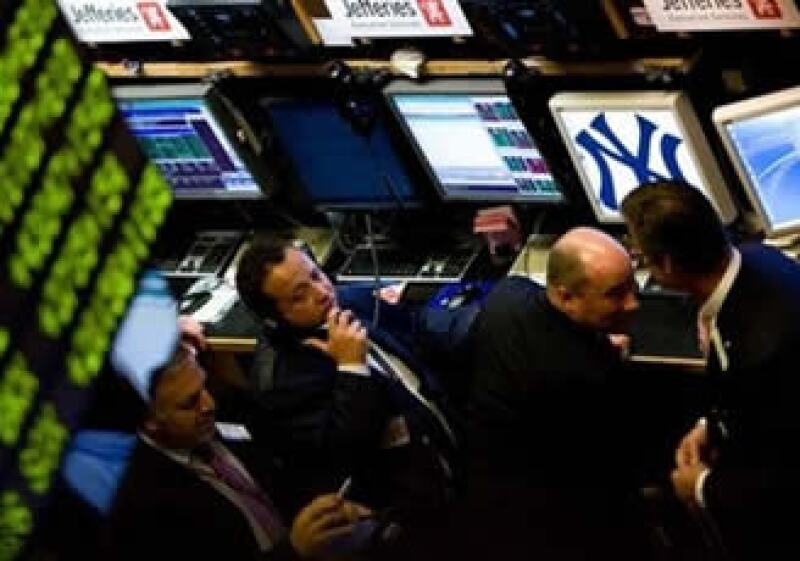 El Gobierno de EU venderá un total de 115,000 millones de dólares en bonos de largo plazo la semana entrante. (Foto: AP)