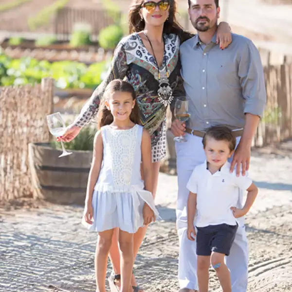 Karla Terán con Hans, Isabela y Hans Backhoff