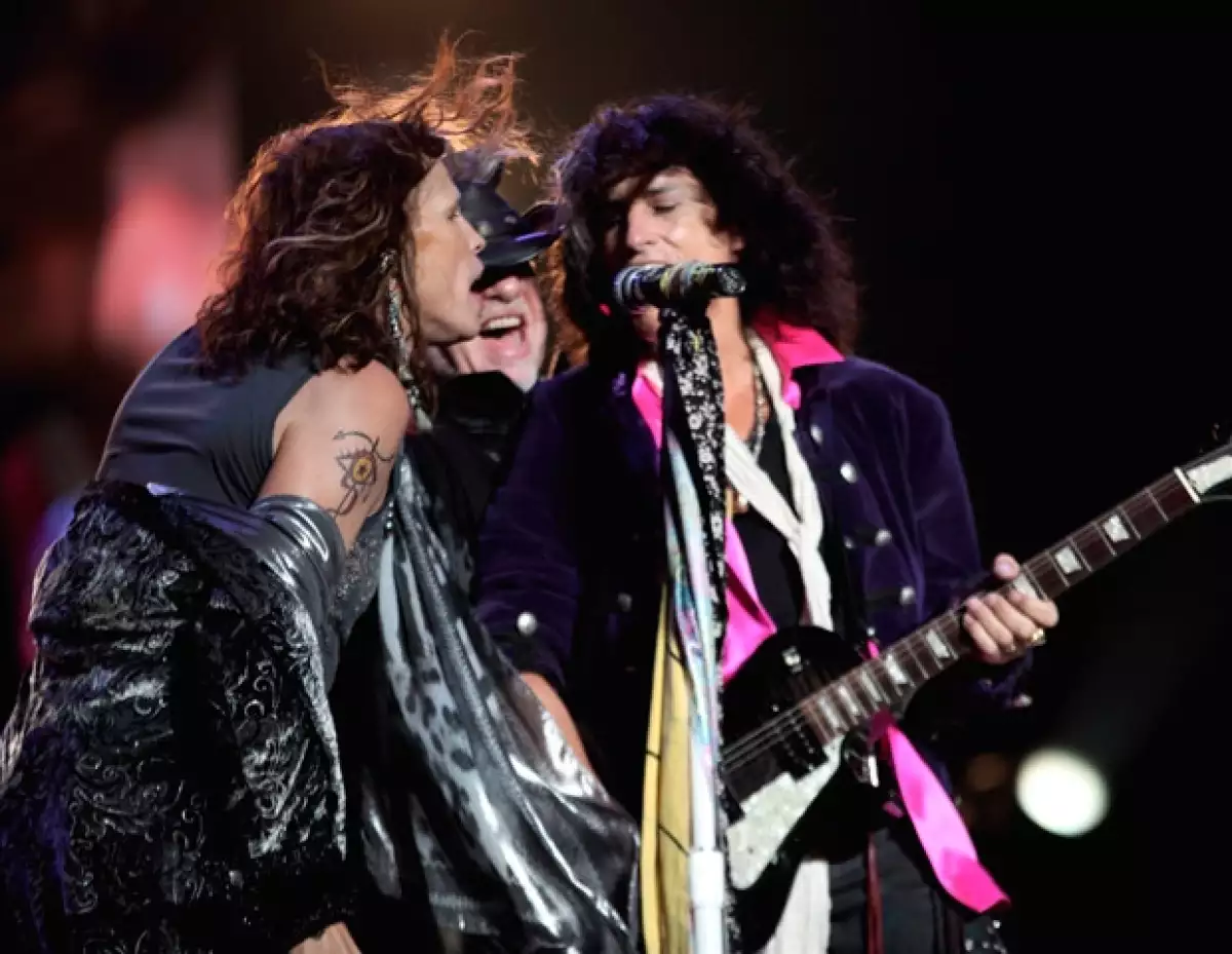 Aerosmith cantó por más de dos horas ante más de 45 mil fans mexicanos de todas las generaciones.