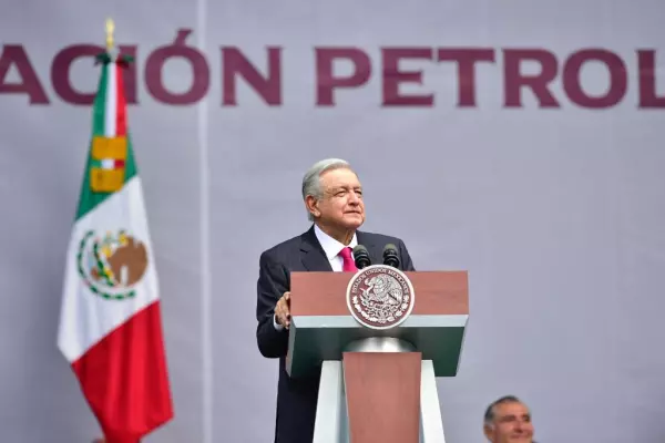#Photos | AMLO fills the Zócalo on the 85th anniversary of the oil expropriation amlo-zocalo