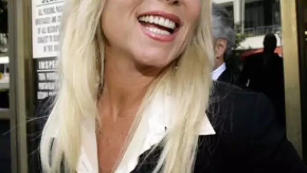 Pamela llamó a los admiradores de su ex marido a ayudarla para salvar la vida del histrión antes de que pueda morir a causa del alcoholismo.