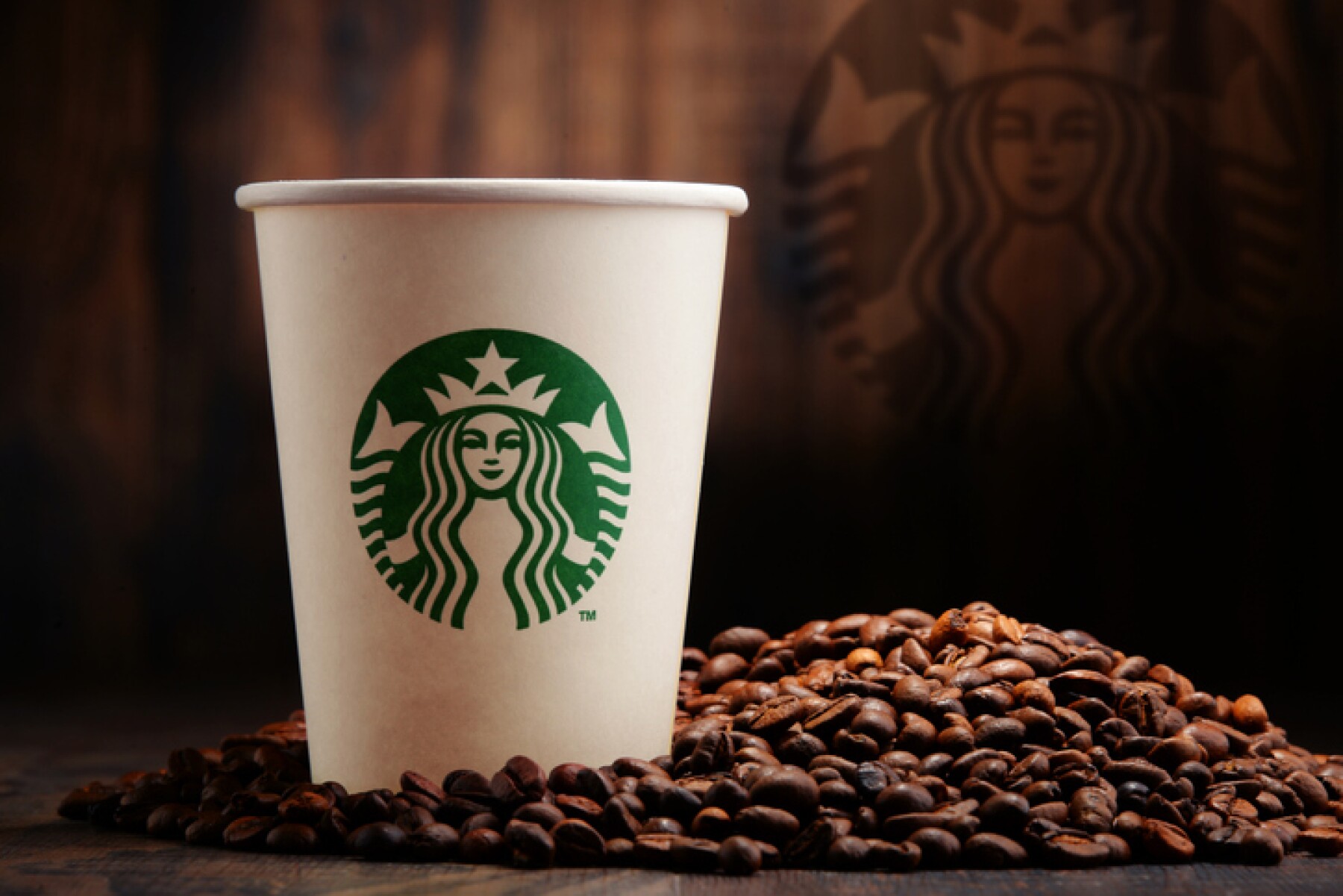 El precio del café cae, pero las acciones de Starbucks