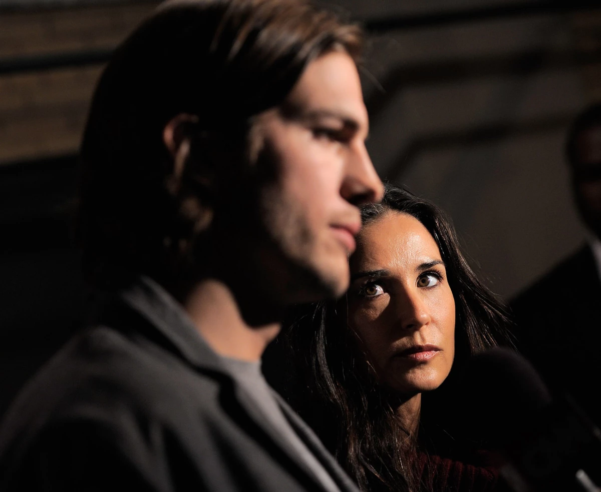 Ashton Kutcher Rompe El Ultimo Nexo De Union Con Su Ex Esposa Demi Moore