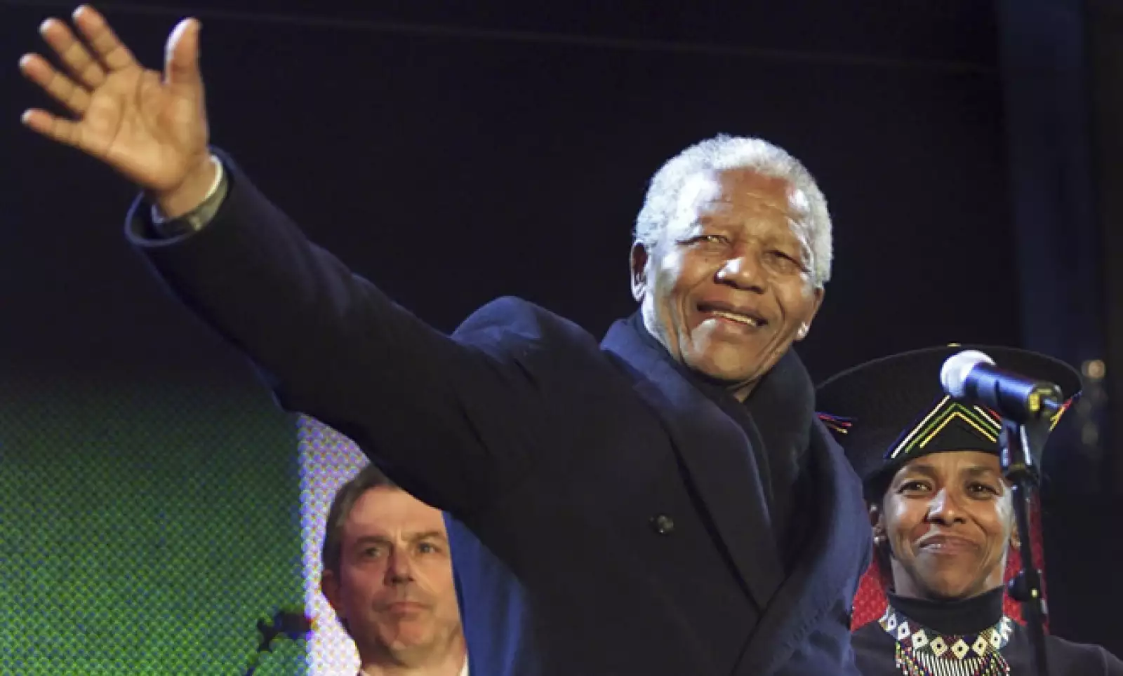 "El tiempo de sanar las heridas ha llegado. El momento de cruzar los abismos que nos dividen ha llegado", pronunció Mandela en su discurso de asunción al convertirse en el primer presidente negro de Sudáfrica en 1994.