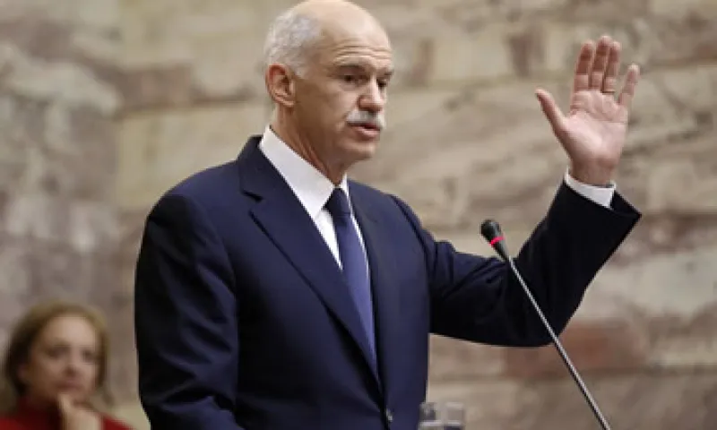 Papandreou sorprendió a sus socios de la zona euro al anunciar a un referendo para consultar sobre el paquete. (Foto: Reuters)