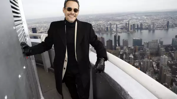 Marc Anthony Visits the Empire State Building