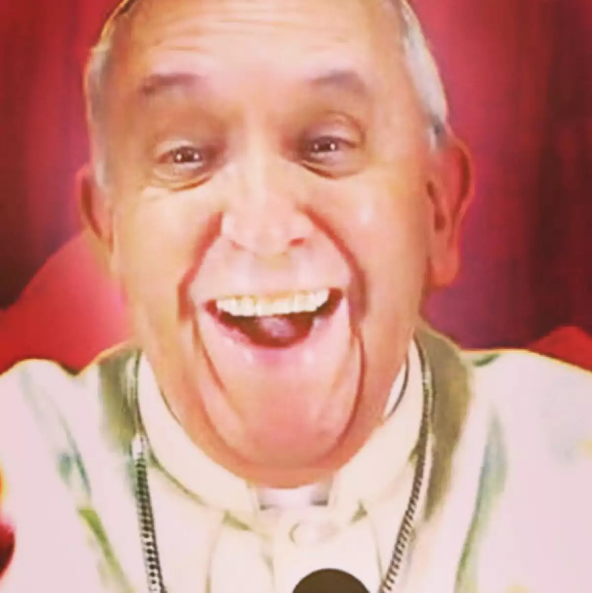 Esta mañana se dio a conocer a través de Instagram una supuesta imagen que sería la primera selfie del Santo Pontífice. Pero, ¿qué pasó realmente?