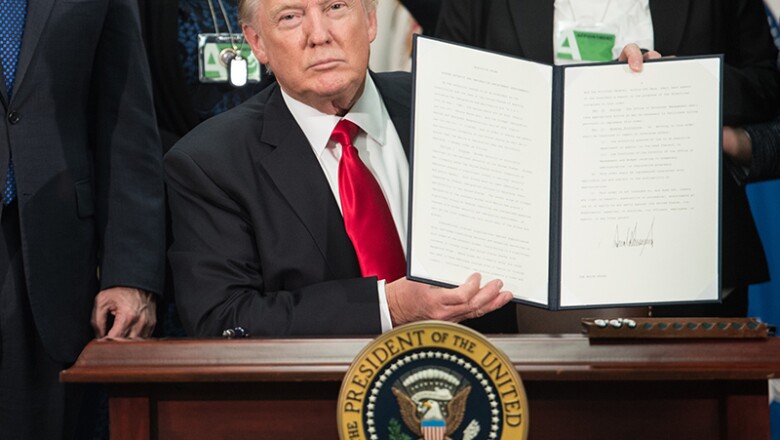 Decreto sobre el muro