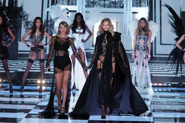 La supermodelo quiere que su amiga se convierta en ángel.