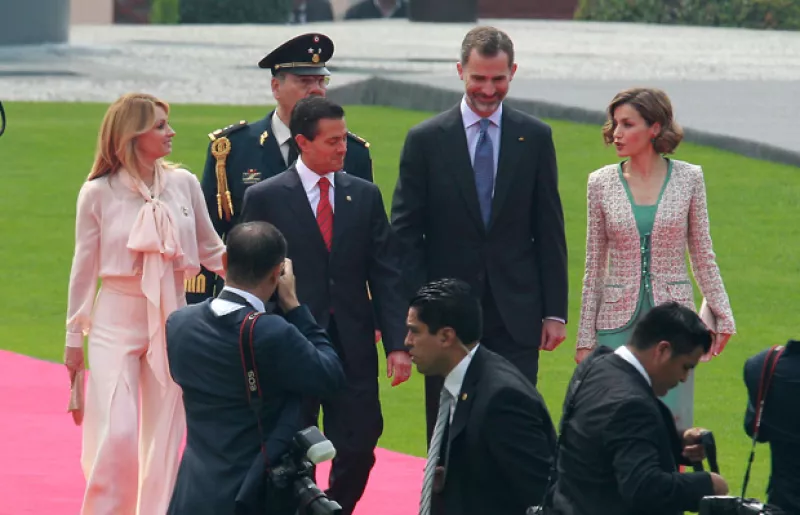 El presidente Enrique Peña recibió de manera oficial a Felipe VI y su esposa Letizia, en su primer visita de Estado al continente americano.