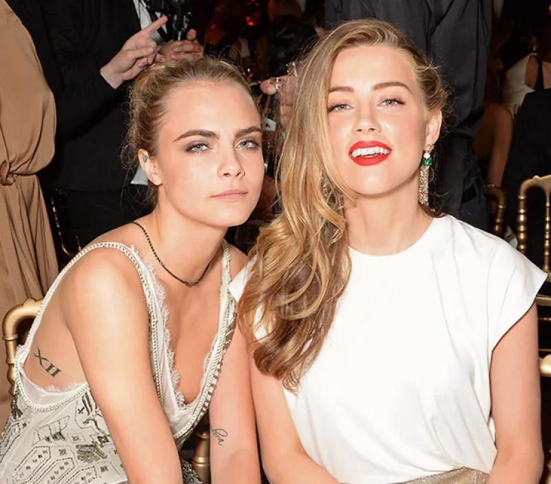 La ex esposa de Johnny Depp, acompañada por sus amigas Cara Delevingne y Margot Robbie, no pudo entrar a la sala SophistiCats por no querer pagar la entrada.