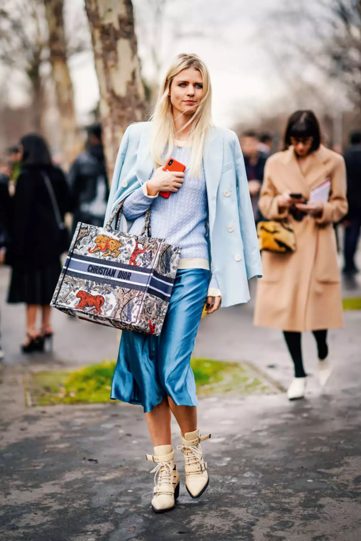 Street Style - Paris Fashion Week Womenswear Fall/Winter 2019/2020 : Day Five
