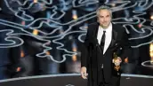 El director dedicó su premio a su madre y agradeció a todo su equipo de trabajo así como a su hijo Jonás Cuarón y su novia Sheherazade Goldsmith.
