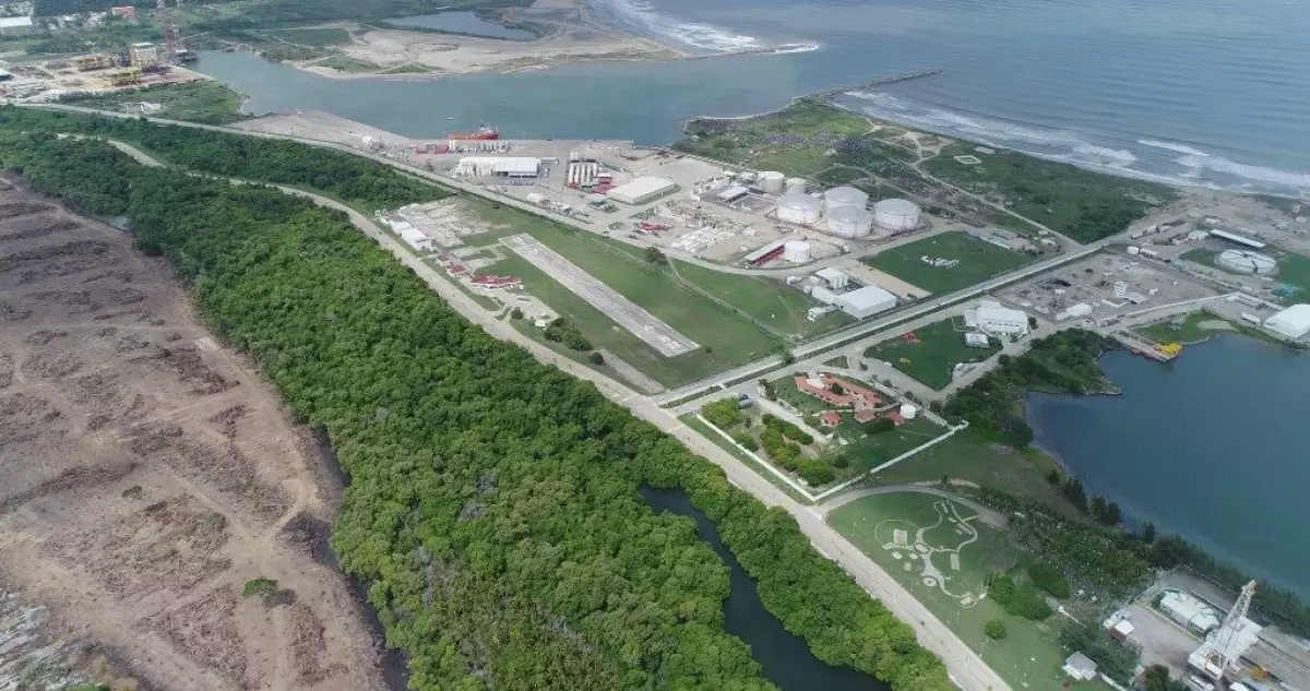Refinería Olmeca, en Dos Bocas, donde se registró una explosión. 