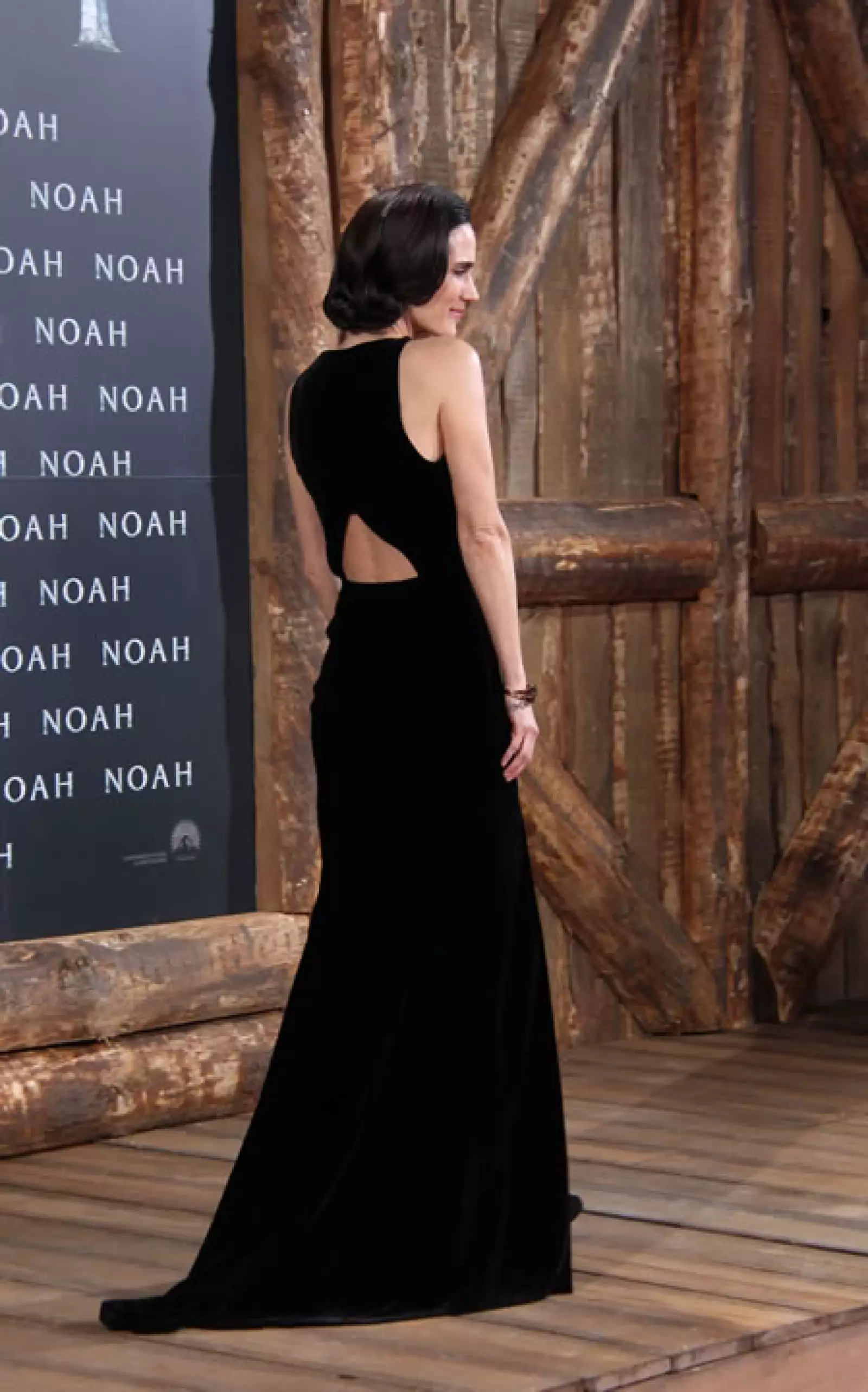 El back cut out le da un toque moderno al vestido.